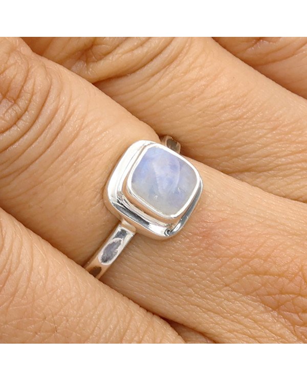 Elegant 925 Sterling Silver Rainbow Moonstone Oval Cut Statement Ring for Her